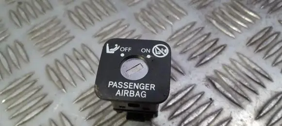 Toyota Avensis T270 Passenger airbag on/off switch 