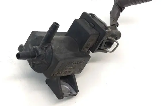 Toyota Avensis T250 Vacuum valve 258600R010