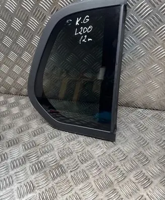 Mitsubishi L200 Rear side window 43R000042