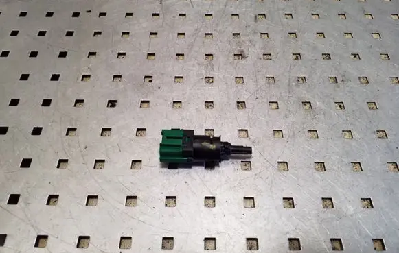 Peugeot 208 Brake pedal sensor switch 9670430580