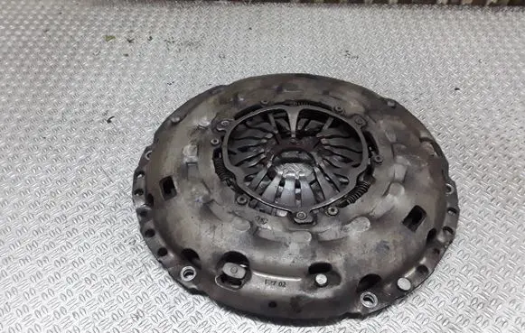 Volkswagen PASSAT B6 Pressure plate 03G141025F