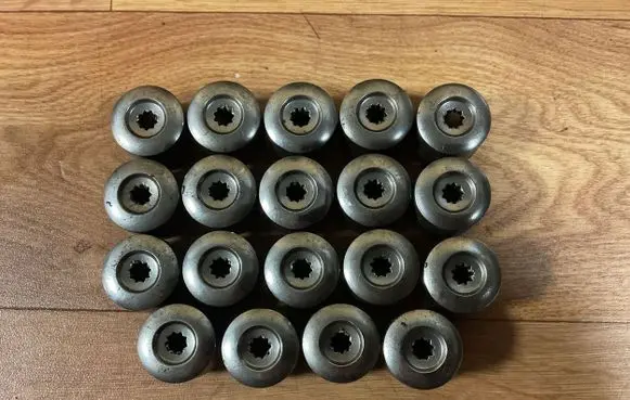 Volkswagen Touareg II Nuts/bolts 