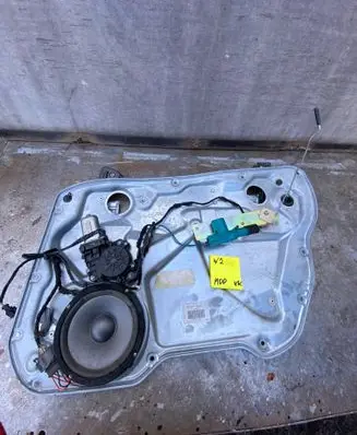 Seat Cordoba (6L) Front door window regulator with motor 