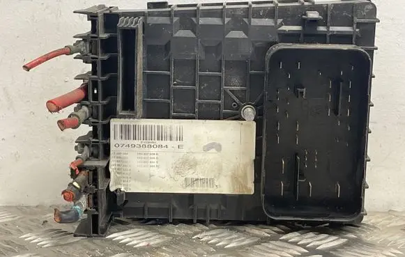 Volkswagen Touran I Fuse module 1K0937809B