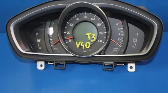 Volvo V40 Speedometer (instrument cluster)