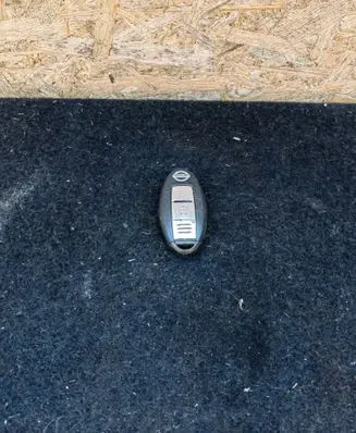Nissan Juke I F15 Ignition key/card 