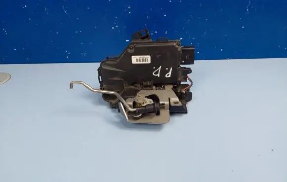Audi A6 S6 C5 4B Front door lock 4B1837016G