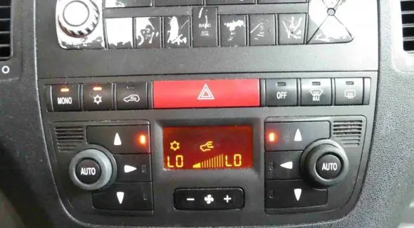 Fiat Idea Climate control/heater control trim 735423643 IMPRK1227145