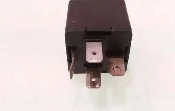 Volkswagen PASSAT B5 Other relay BD0951253A 373