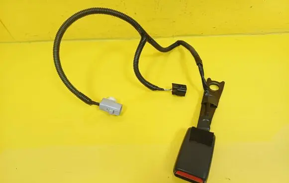 Toyota Avensis T250 Front seatbelt buckle 
