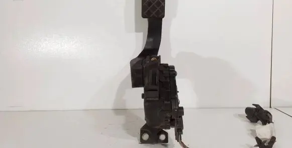 Audi A6 S6 C5 4B Accelerator throttle pedal 8D1721523 6PV00777007