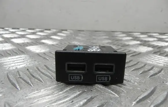 Dodge Charger EUR ISO radio connector 68253158AA T8646