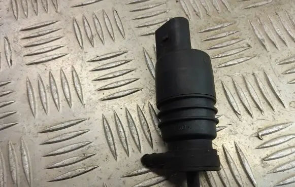 BMW X5 E53 Windscreen/windshield washer pump 8362154