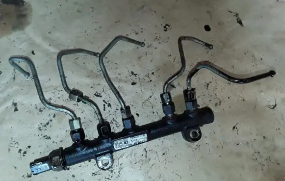 Mazda 5 Fuel main line pipe 968529758002 110890045 28497Z01