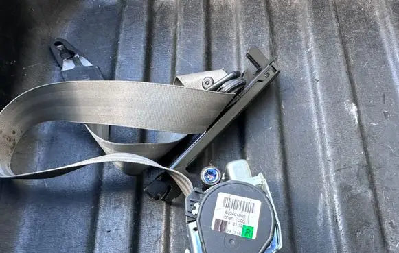 Audi A6 S6 C6 4F Front seatbelt 605404800 4F0857706