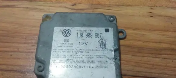 Volkswagen PASSAT B5 Airbag control unit/module 1J0909607 5WK4199