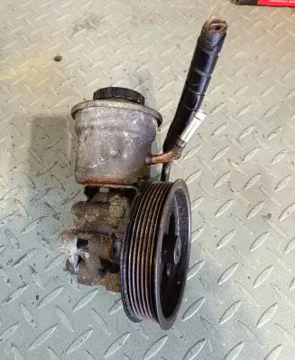 Toyota Corolla Verso E121 Power steering pump
