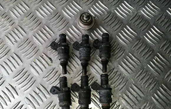 Fuel injectors set