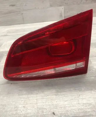 Tailgate rear/tail lights