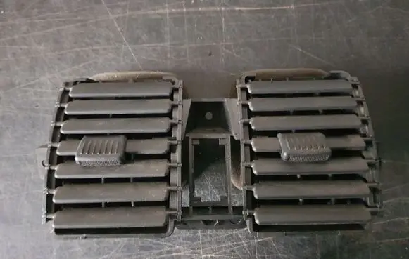 Hyundai Terracan Dash center air vent grill
