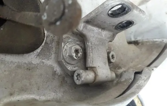 Renault Espace III Rear door lower hinge