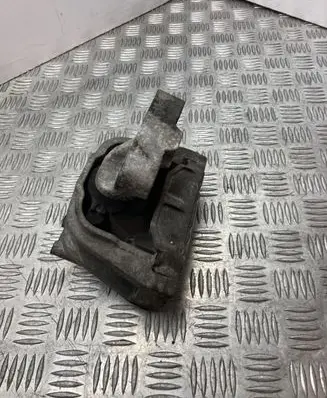 Skoda Octavia Mk2 (1Z) Engine mount bracket