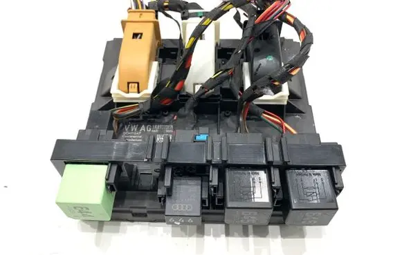 Volkswagen PASSAT B7 Central body control module 3AA937087N