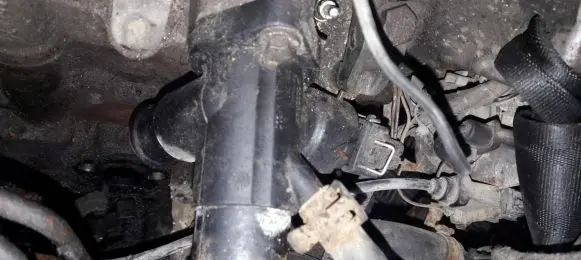 Volkswagen Golf III Engine coolant pipe/hose 023121133b