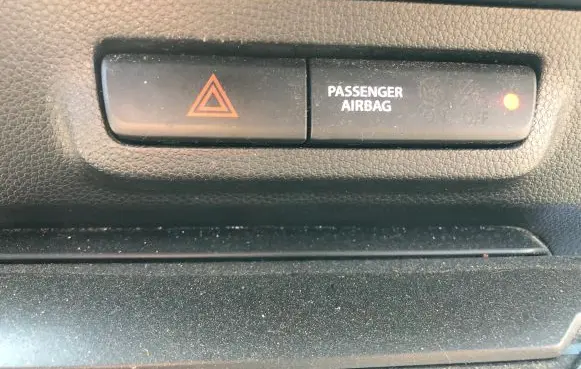 Suzuki Ignis Hazard light switch