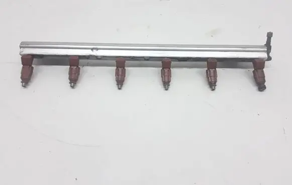 Volvo XC90 Fuel distributor 8658593