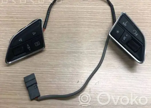 Audi Q3 8U Steering wheel buttons/switches 8U0951523H