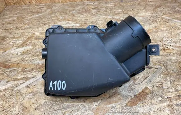 Opel Insignia B Air filter box 84141125