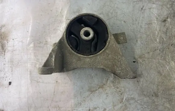 Opel Signum Engine mount bracket V04636