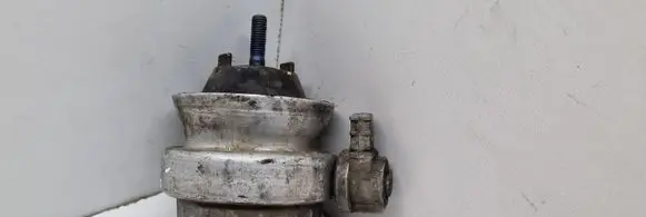 Engine mount bracket
