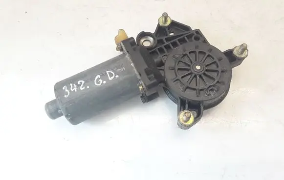 Toyota Avensis T220 Rear door window regulator motor 0130821745 100208XXX