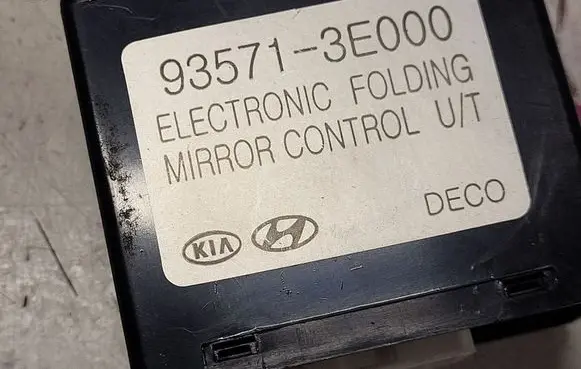 KIA Sorento Wing mirror control module 935713E000