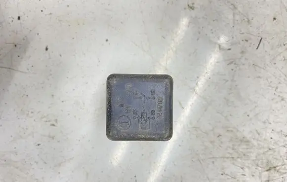 Volkswagen PASSAT B5 Other relay