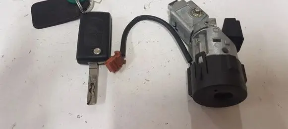 Peugeot 308 Ignition lock 9663123280