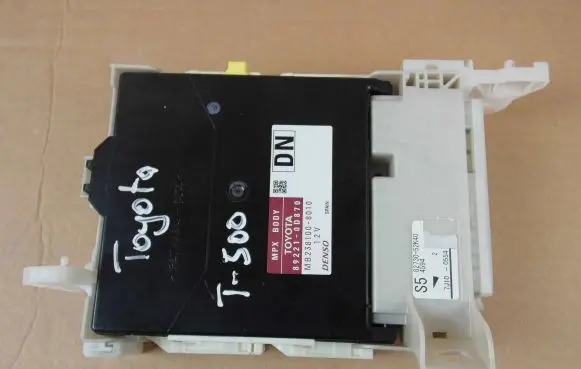 Toyota Yaris Fuse box set 892210D870