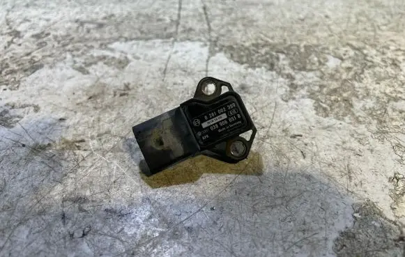 Volkswagen Golf V Air pressure sensor 038906051B 0281002399