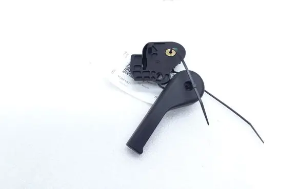 Engine bonnet (hood) release handle