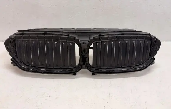 BMW 5 G30 G31 G38 Front bumper upper radiator grill 749727906