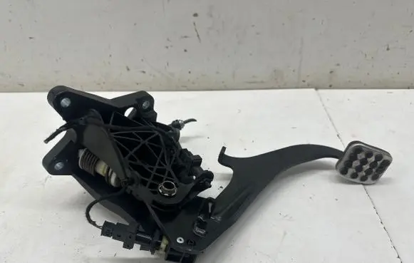 Mercedes-Benz CLA C117 X117 W117 Clutch pedal A2462900619