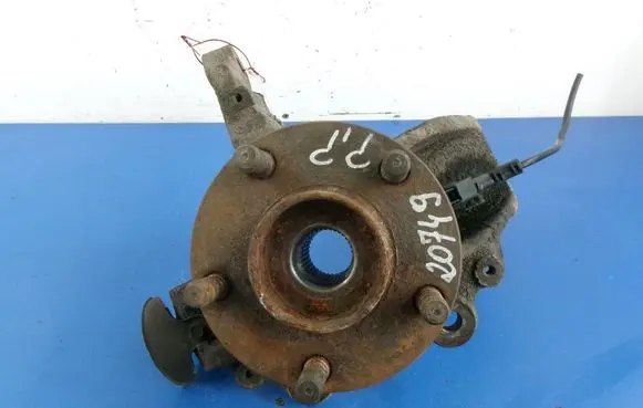Ford Focus C-MAX Front wheel hub spindle knuckle