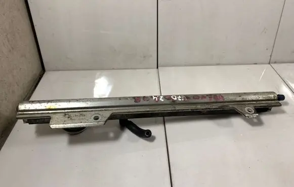 Volvo V70 Fuel main line pipe 9186836