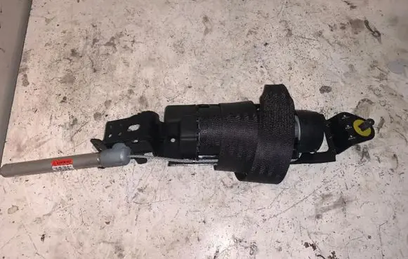 Volvo C30 Front seatbelt D438