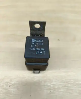 Volkswagen PASSAT CC Other relay 3B0951253