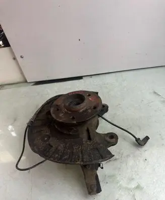 Mercedes-Benz Vito Viano W639 Front wheel hub spindle knuckle 5353
