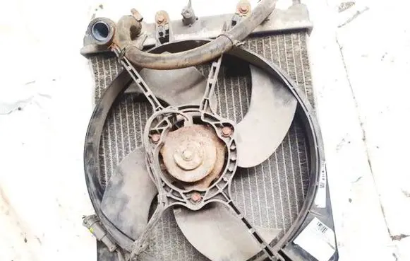 Honda Civic Radiator cooling fan shroud