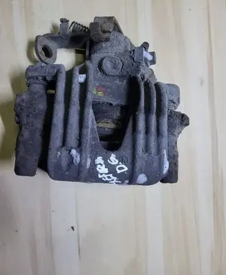 Opel Zafira A Rear brake caliper